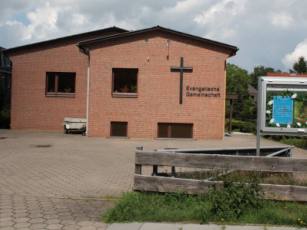 Bauarbeiten - Beschriftung des Gemeindehauses der Evangelischen Gemeinschaft Neu Wulmstorf