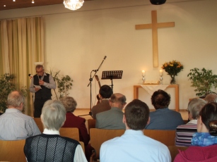 Pastor Eckardt Meyer bei der Evangelischen Gemeinschaft Neu Wulmstorf